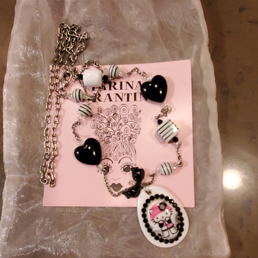 HELLO KITTY Tarina Tarantino Orig.